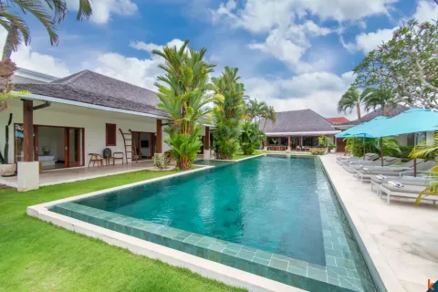 5 bedrooms Villa in Tibubeneng, Badung, Indonesia No. 10554 5