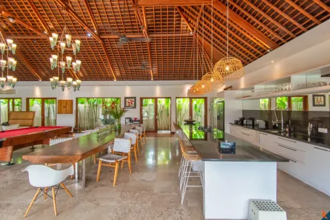 5 bedrooms Villa in Tibubeneng, Badung, Indonesia No. 10554 16