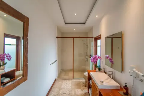 5 bedrooms Villa in Tibubeneng, Badung, Indonesia No. 10554 26