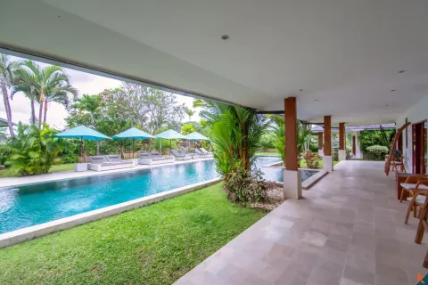 5 bedrooms Villa in Tibubeneng, Badung, Indonesia No. 10554 3