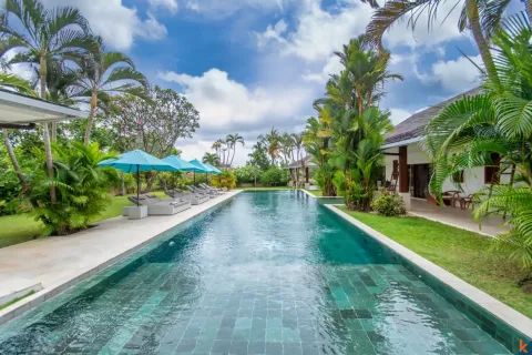 5 bedrooms Villa in Tibubeneng, Badung, Indonesia No. 10554