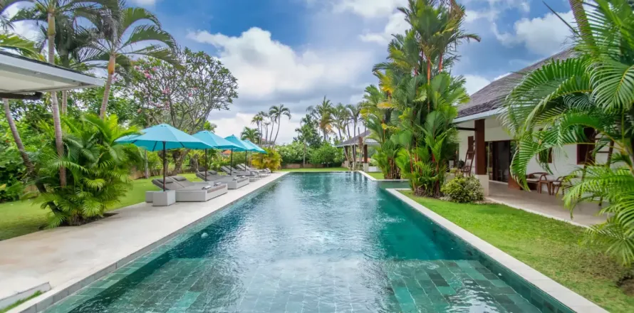 5 bedrooms Villa in Tibubeneng, Badung, Indonesia No. 10554