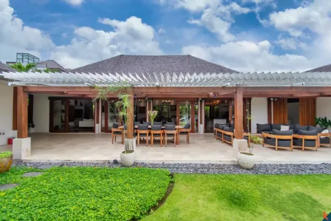 5 bedrooms Villa in Tibubeneng, Badung, Indonesia No. 10554 8