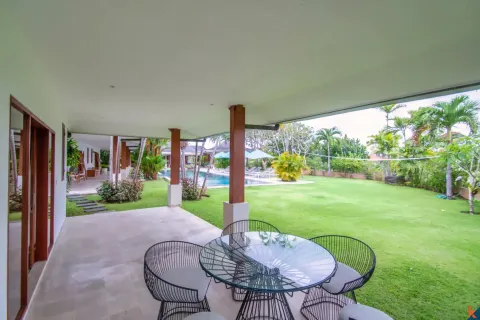 5 bedrooms Villa in Tibubeneng, Badung, Indonesia No. 10554 11
