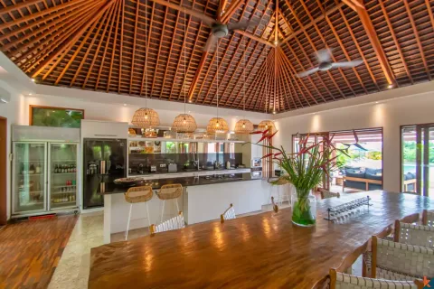5 bedrooms Villa in Tibubeneng, Badung, Indonesia No. 10554 21