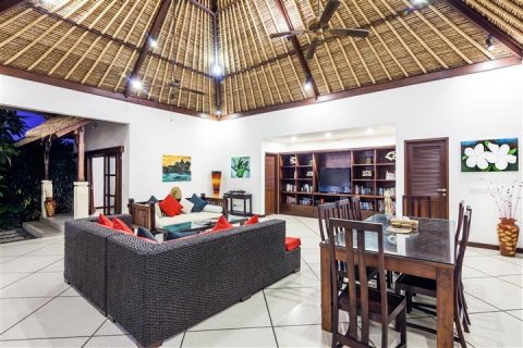 Вилла с 3 спальнями в Seminyak, Бадунг, Индонезия № 1115 4