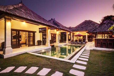 3 bedrooms Villa in Seminyak, Badung, Indonesia No. 1115