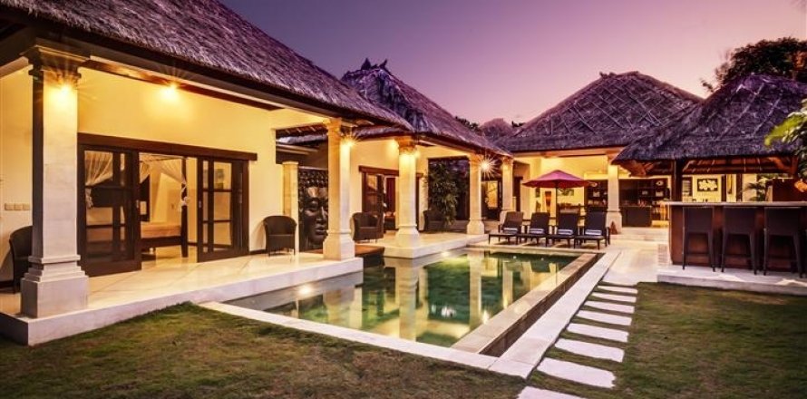Вилла с 3 спальнями в Seminyak, Бадунг, Индонезия № 1115