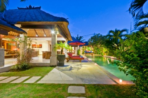 3 bedrooms Villa in Seminyak, Badung, Indonesia No. 1116 12