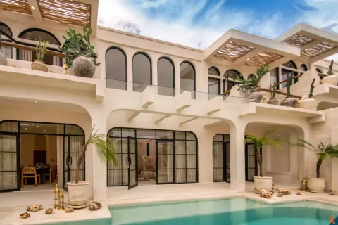 3 bedrooms Villa in South Kuta, Badung, Indonesia No. 10877 3