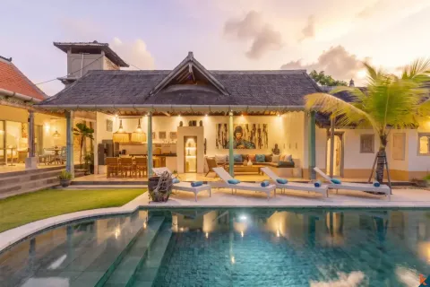 3 bedrooms Villa in Seminyak, Badung, Indonesia No. 10098