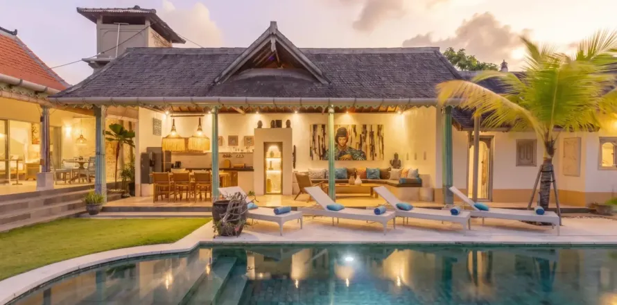 3 bedrooms Villa in Seminyak, Badung, Indonesia No. 10098