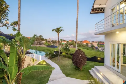 5 bedrooms Villa in Tibubeneng, Badung, Indonesia No. 10095 3