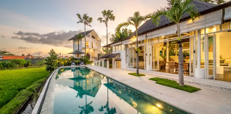 5 bedrooms Villa in Tibubeneng, Badung, Indonesia No. 10095