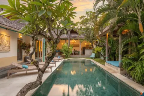 3 bedrooms Villa in Seminyak, Badung, Indonesia No. 10100 2