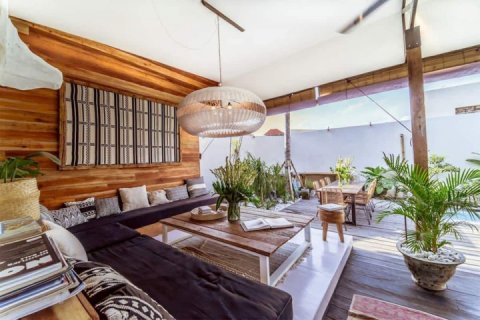 3 bedrooms Villa in Kerobokan, Badung, Indonesia No. 1553 3