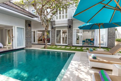 3 bedrooms Villa in Seminyak, Badung, Indonesia No. 7571 2