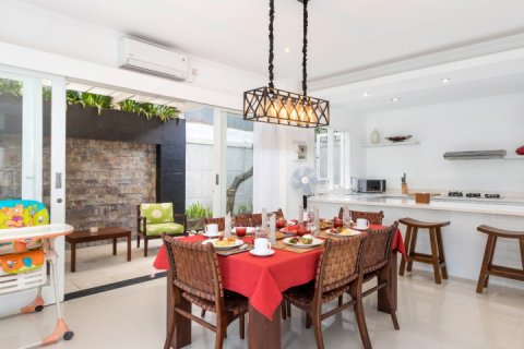 3 bedrooms Villa in Seminyak, Badung, Indonesia No. 7571 12