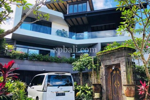 3 bedrooms Villa in South Kuta, Badung, Indonesia No. 7901