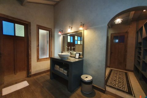 4 bedrooms Villa in South Kuta, Badung, Indonesia No. 11545 13