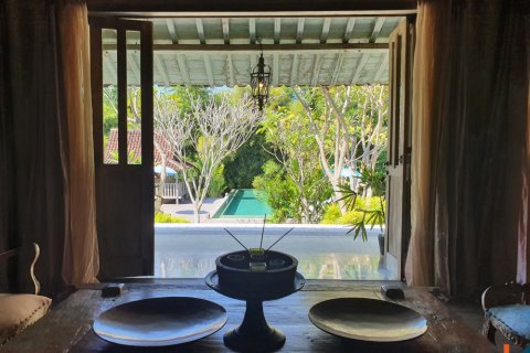 4 bedrooms Villa in South Kuta, Badung, Indonesia No. 11545 5