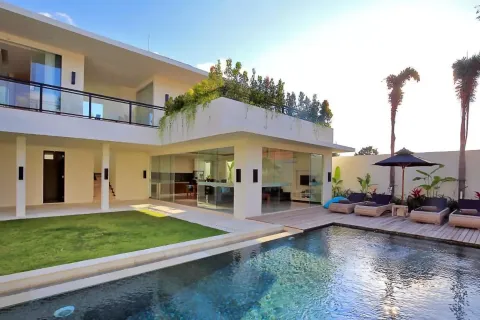3 bedrooms Villa in Seminyak, Badung, Indonesia No. 10693