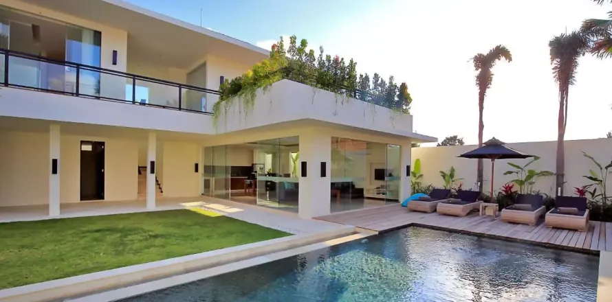 3 bedrooms Villa in Seminyak, Badung, Indonesia No. 10693
