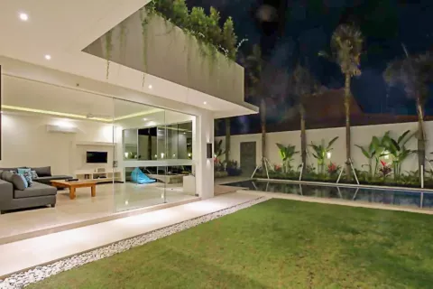 3 bedrooms Villa in Seminyak, Badung, Indonesia No. 10693 3