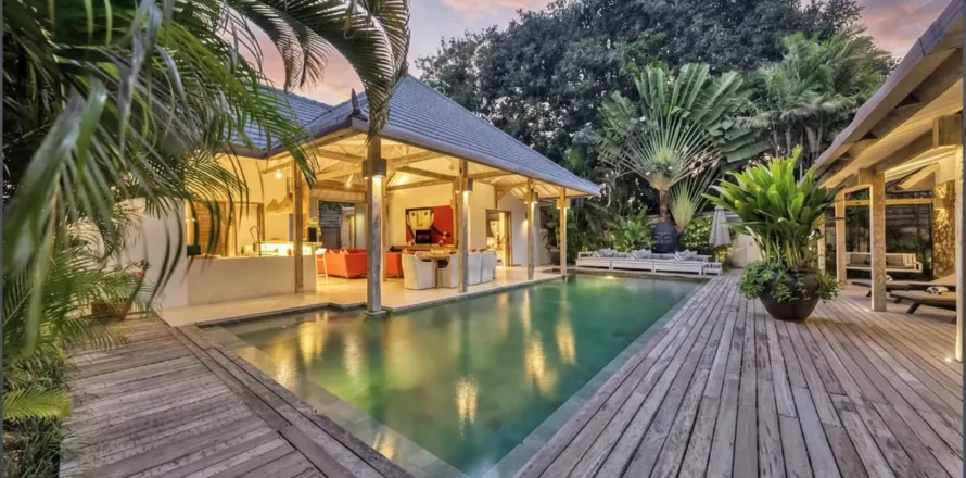 4 bedrooms Villa in Seminyak, Badung, Indonesia No. 10461