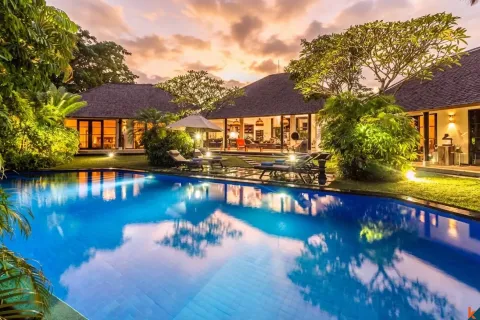 4 bedrooms Villa in Badung, Indonesia No. 10462