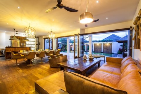 9 bedrooms Villa in Canggu, Badung, Indonesia No. 11610 2
