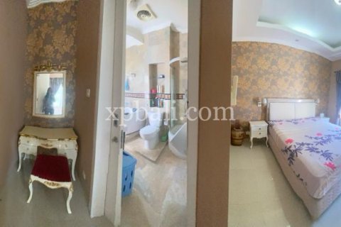 4 bedrooms Villa in Seminyak, Badung, Indonesia No. 401 16