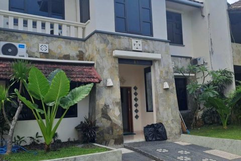 5 bedrooms Villa in Kuta, Badung, Indonesia No. 13540
