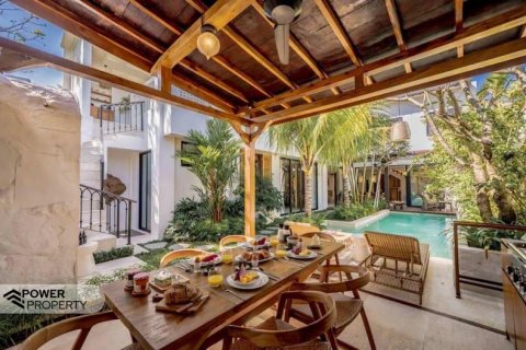 3 bedrooms Villa in South Kuta, Badung, Indonesia No. 13539