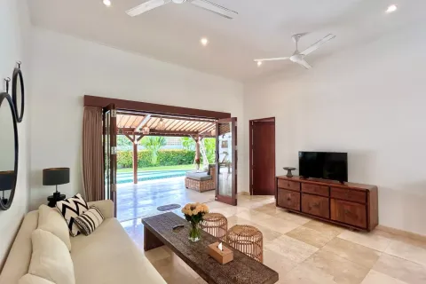 3 bedrooms Villa in Tibubeneng, Badung, Indonesia No. 10242 14