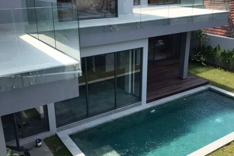4 bedrooms Villa in South Kuta, Badung, Indonesia No. 7782