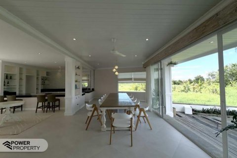 5 bedrooms Villa in Canggu, Badung, Indonesia No. 7652 12