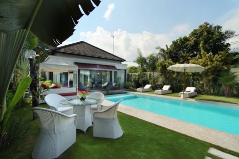 4 bedrooms Villa in Seminyak, Badung, Indonesia No. 1457 26
