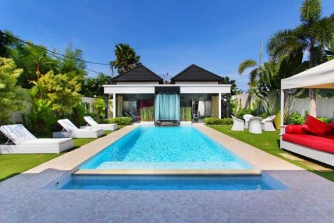 4 bedrooms Villa in Seminyak, Badung, Indonesia No. 1457 4
