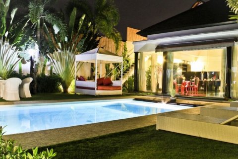 4 bedrooms Villa in Seminyak, Badung, Indonesia No. 1457 15