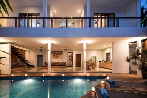 4 bedrooms Villa in Seminyak, Badung, Indonesia No. 1452 2