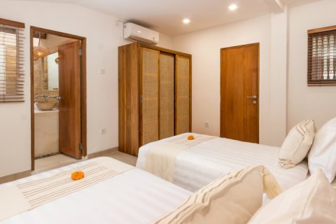 4 bedrooms Villa in Seminyak, Badung, Indonesia No. 1452 21