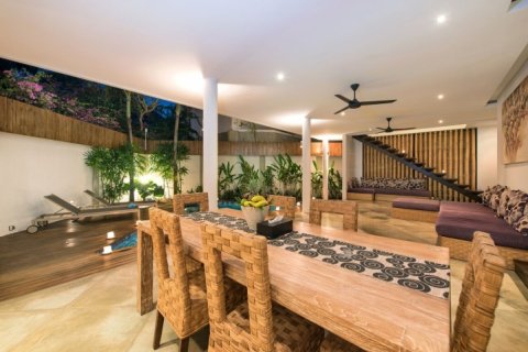 4 bedrooms Villa in Seminyak, Badung, Indonesia No. 1452 5