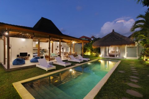 4 bedrooms Villa in Seminyak, Badung, Indonesia No. 1456 4