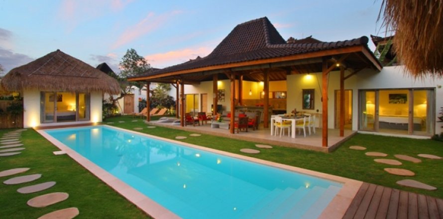 4 bedrooms Villa in Seminyak, Badung, Indonesia No. 1112