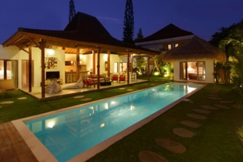 4 bedrooms Villa in Seminyak, Badung, Indonesia No. 1112 2