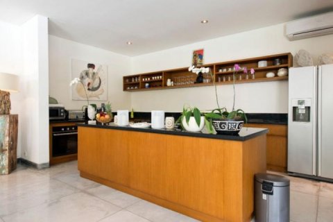 Вилла с 3 спальнями в Seminyak, Бадунг, Индонезия № 1207 8