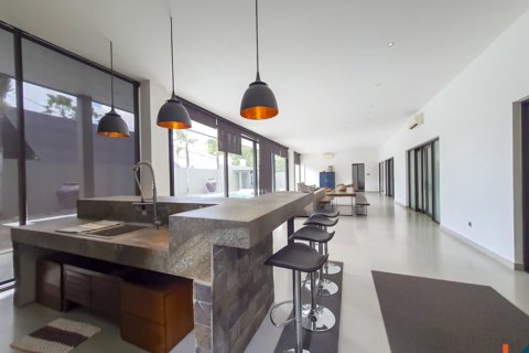 4 bedrooms Villa in Badung, Indonesia No. 10996 11