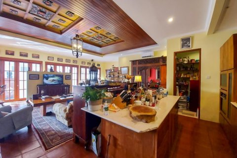 4 bedrooms Villa in South Denpasar, Denpasar, Indonesia No. 10995 11