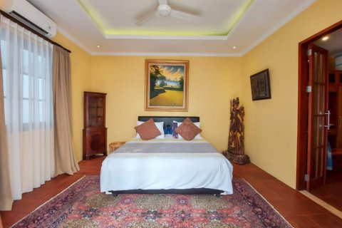 4 bedrooms Villa in South Denpasar, Denpasar, Indonesia No. 10995 3